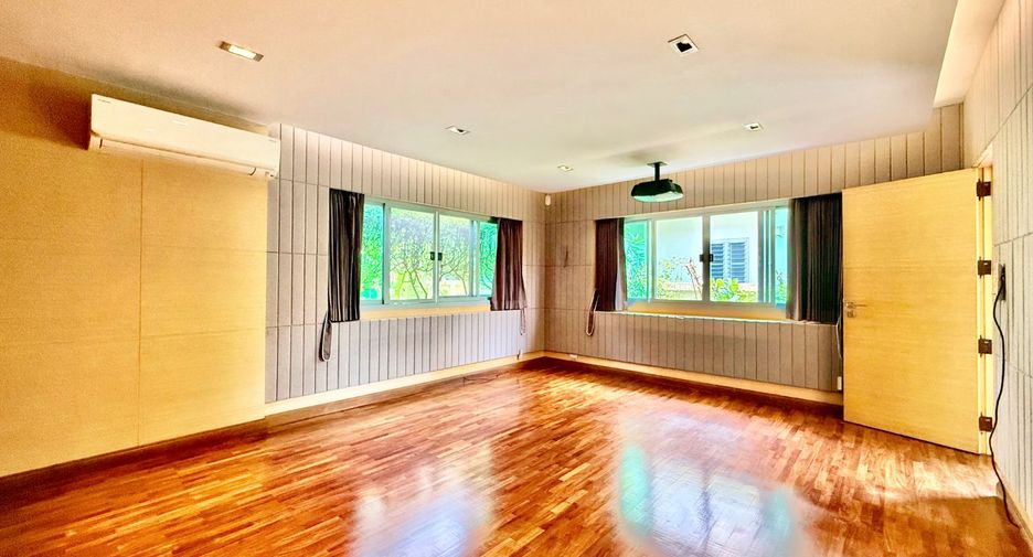 For sale 4 bedrooms house in Thawi Watthana, Bangkok