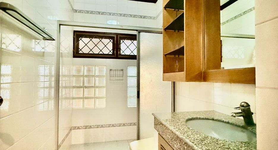 For sale 4 bedrooms house in Thawi Watthana, Bangkok