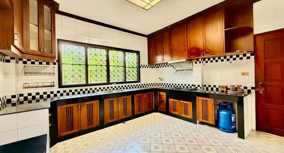 For sale 4 bedrooms house in Thawi Watthana, Bangkok