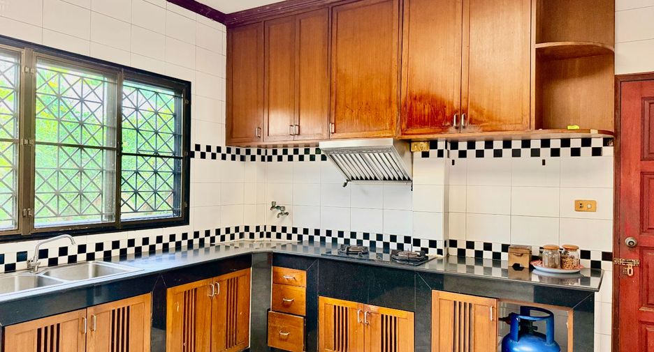 For sale 4 bedrooms house in Thawi Watthana, Bangkok