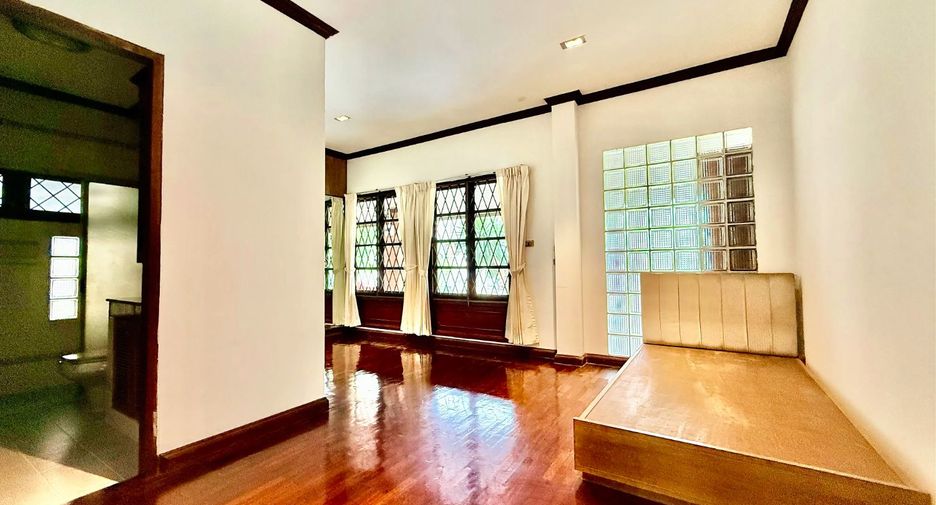 For sale 4 bedrooms house in Thawi Watthana, Bangkok