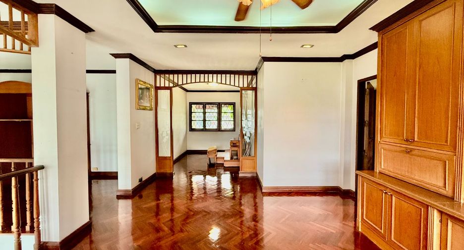 For sale 4 bedrooms house in Thawi Watthana, Bangkok