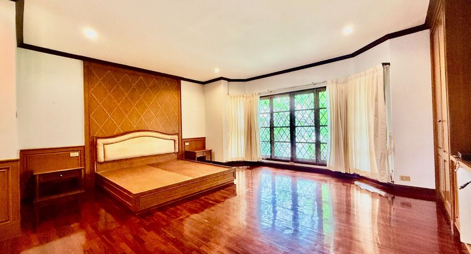 For sale 4 bedrooms house in Thawi Watthana, Bangkok