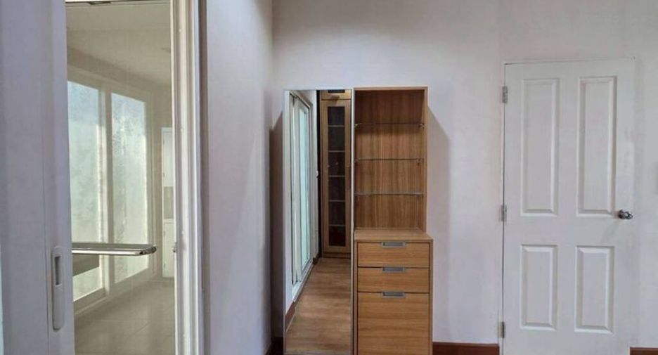 For rent 3 bedrooms house in Pak Kret, Nonthaburi
