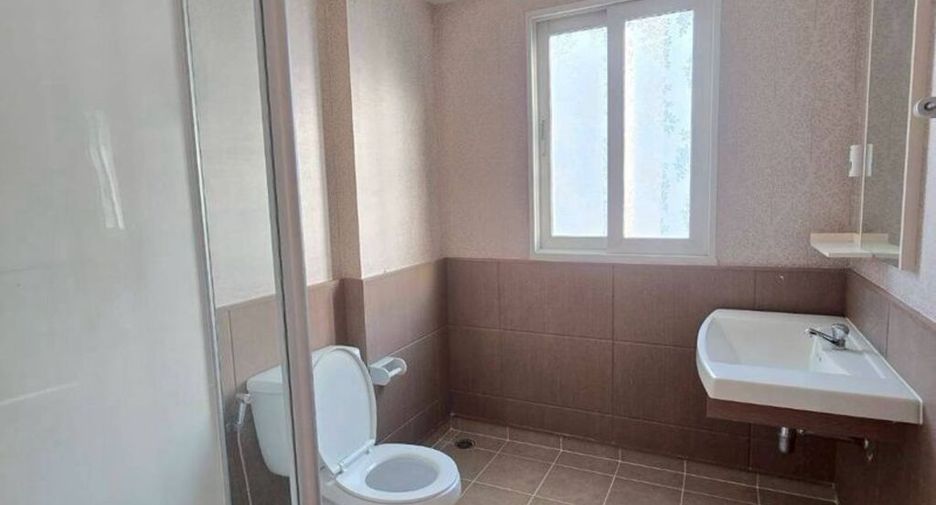 For rent 3 bedrooms house in Pak Kret, Nonthaburi