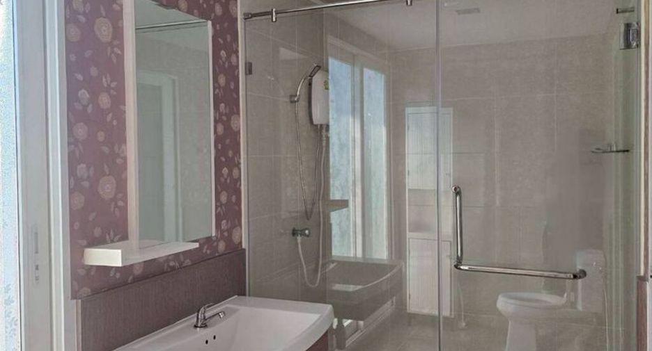 For rent 3 bedrooms house in Pak Kret, Nonthaburi