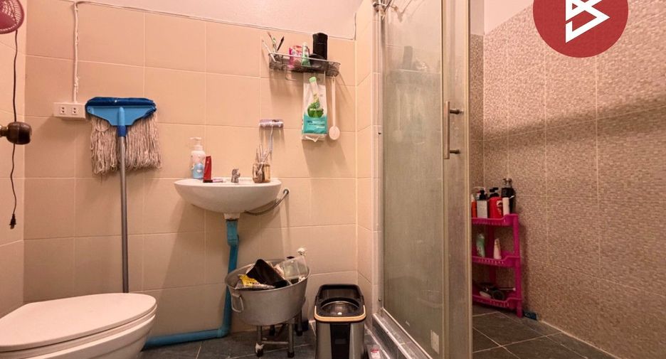 For sale 4 bedrooms townhouse in Nong Khaem, Bangkok