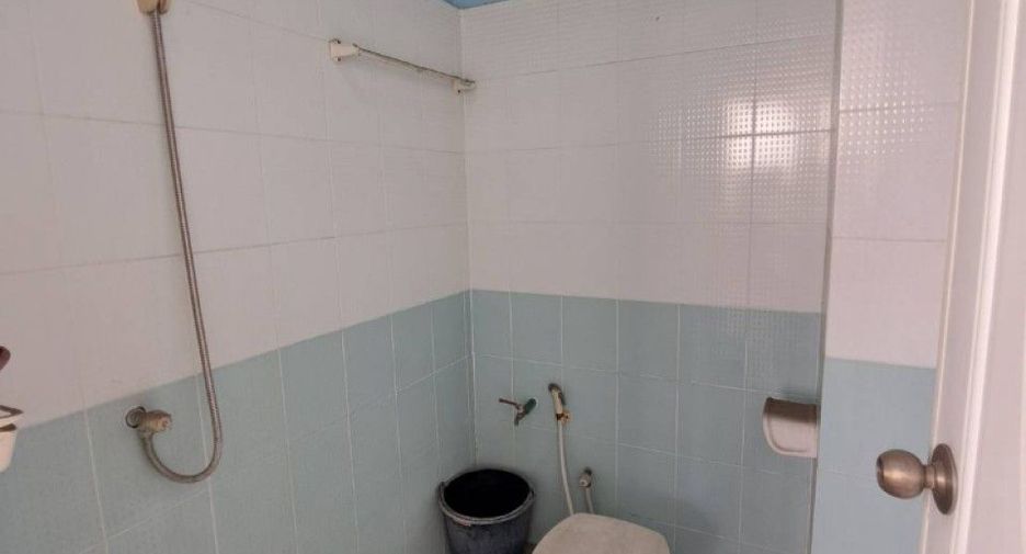 For sale 5 bedrooms retail Space in Phra Pradaeng, Samut Prakan