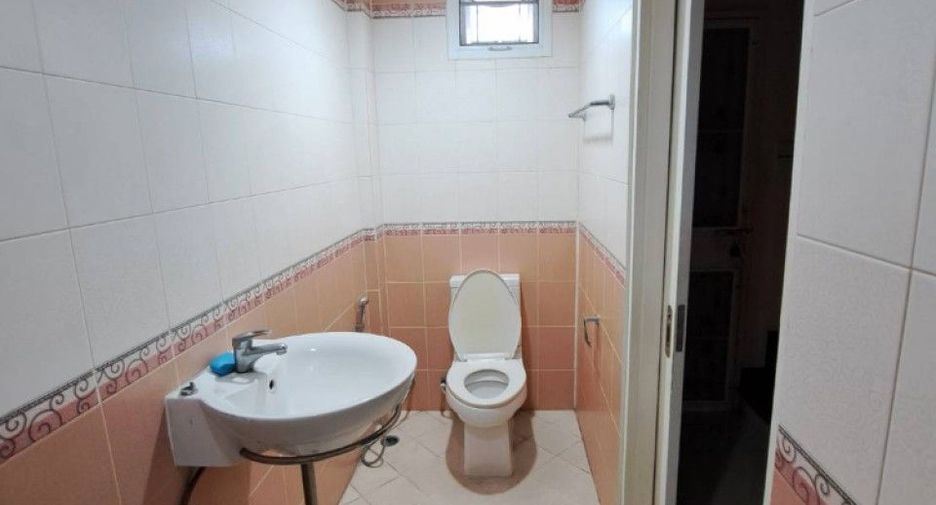 For sale 5 bedrooms retail Space in Phra Pradaeng, Samut Prakan