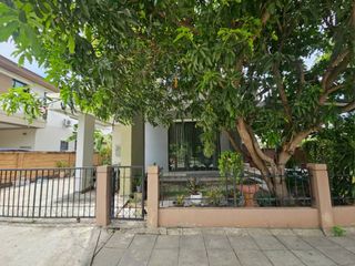 For sale 3 bedrooms house in Mueang Pathum Thani, Pathum Thani