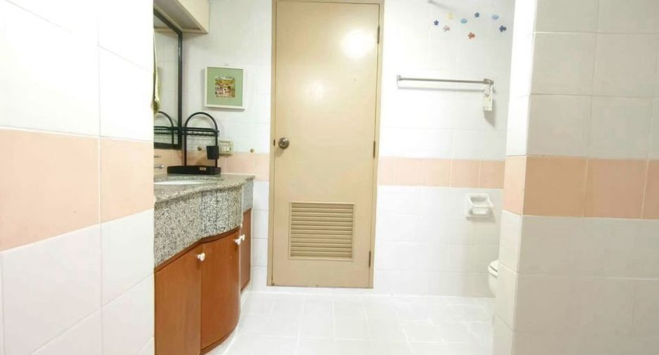 ให้เช่า 3 ห้องนอน คอนโด ใน วัฒนา, กรุงเทพฯ