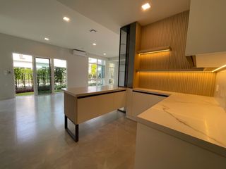 For sale 4 bedrooms house in Prawet, Bangkok
