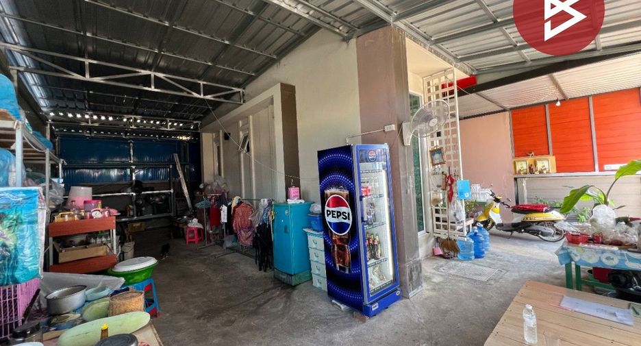 For sale 4 bedrooms townhouse in Bang Kapi, Bangkok