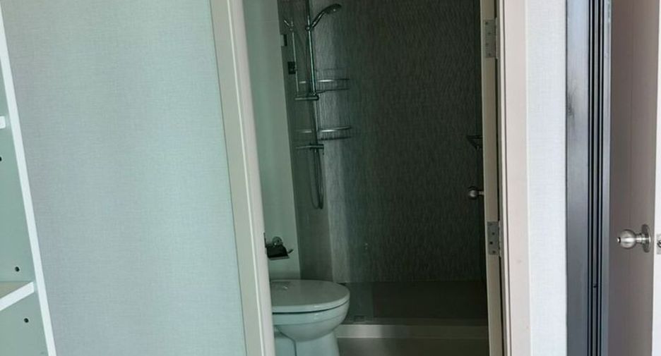 For sale 2 bedrooms condo in Bang Phlat, Bangkok