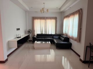 Haus zur Miete mit 3 Zimmer in Bang Lamung, Chonburi