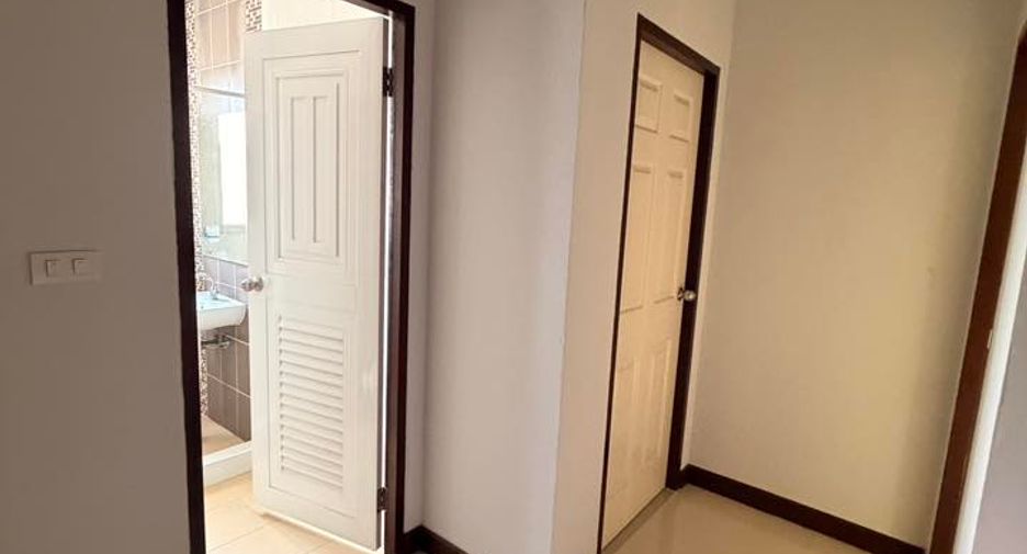 For rent 3 bedrooms house in East Pattaya, Pattaya