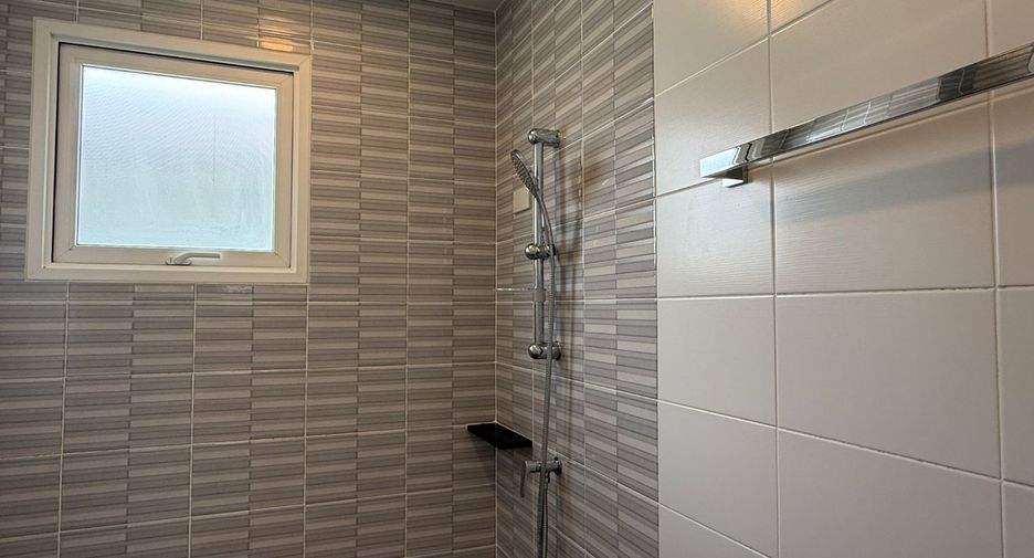 For sale 4 bedrooms house in Bang Phli, Samut Prakan