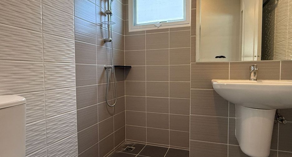 For sale 4 bedrooms house in Bang Phli, Samut Prakan