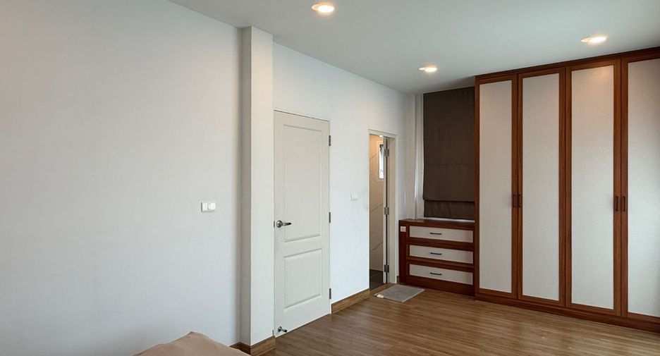 For sale 4 bedrooms house in Bang Phli, Samut Prakan