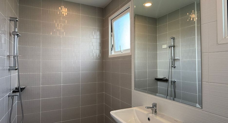 For sale 4 bedrooms house in Bang Phli, Samut Prakan