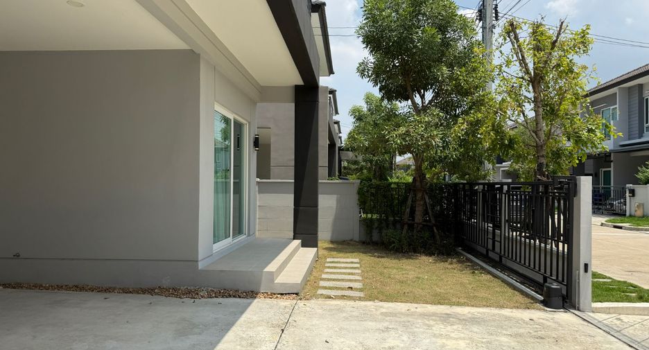 For sale 4 bedrooms house in Bang Phli, Samut Prakan