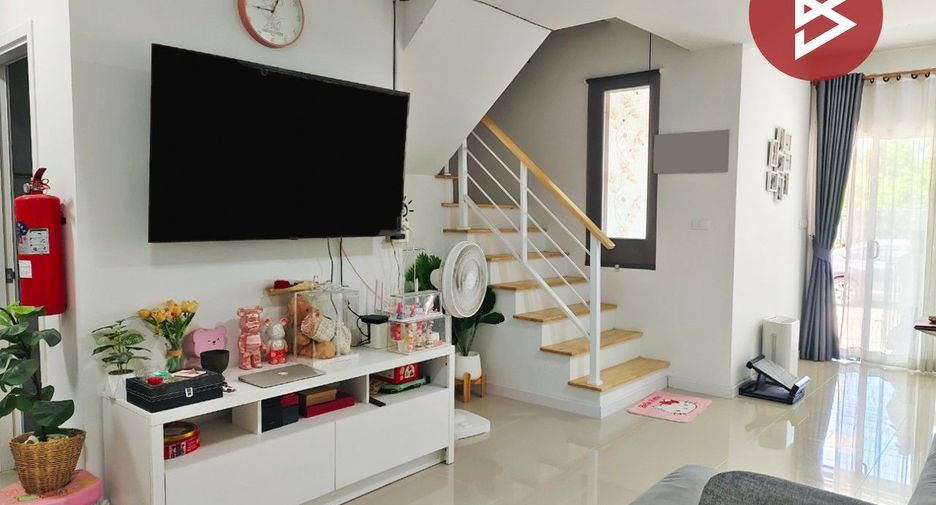 Casa adosada en venta de 3 habitaciones en Bang Phli, Samut Prakan