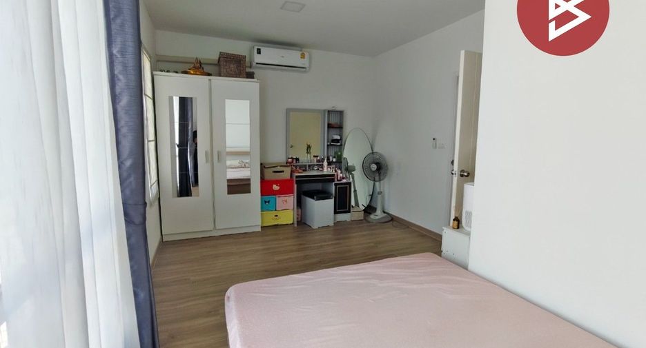 Casa adosada en venta de 3 habitaciones en Bang Phli, Samut Prakan