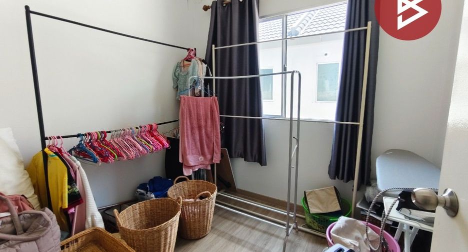Casa adosada en venta de 3 habitaciones en Bang Phli, Samut Prakan