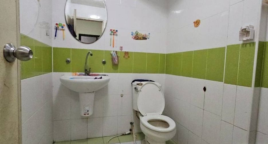 For sale 3 ベッドルーム townhouse in Mueang Chon Buri, Chonburi