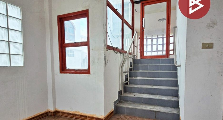 À vendre 3 chambres maison de ville à Min Buri, Bangkok