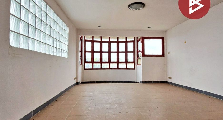 À vendre 3 chambres maison de ville à Min Buri, Bangkok