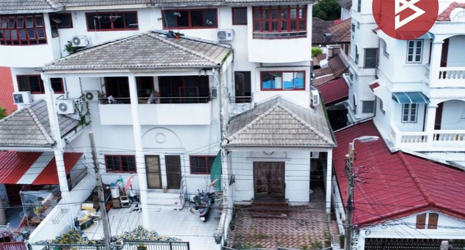 À vendre 3 chambres maison de ville à Min Buri, Bangkok