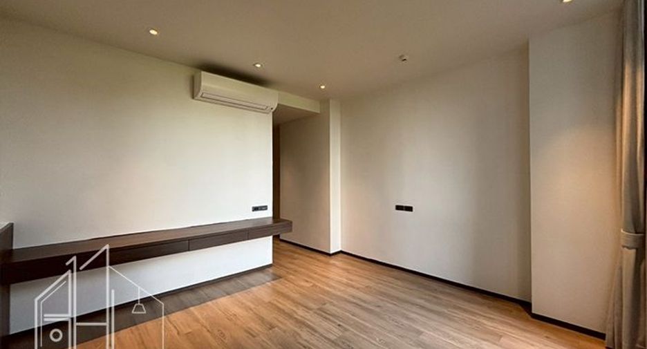 For rent 3 bedrooms apartment in Khlong Toei, Bangkok