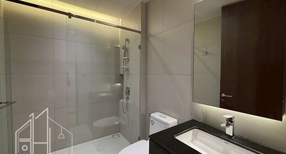 For rent 3 bedrooms apartment in Khlong Toei, Bangkok