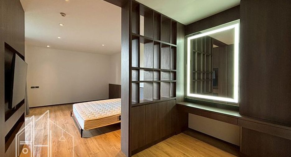 For rent 3 bedrooms apartment in Khlong Toei, Bangkok