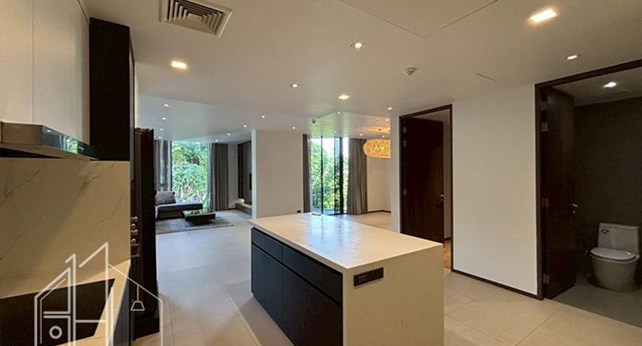 For rent 3 bedrooms apartment in Khlong Toei, Bangkok