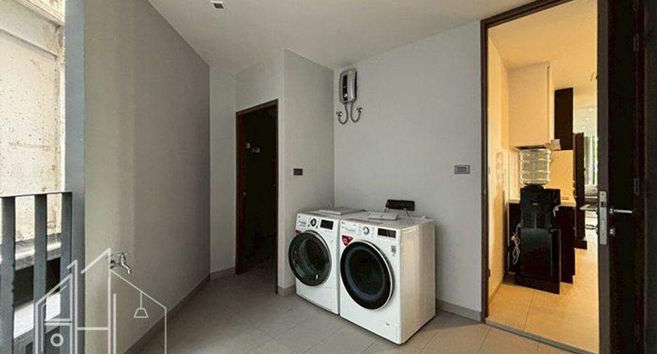 For rent 3 bedrooms apartment in Khlong Toei, Bangkok