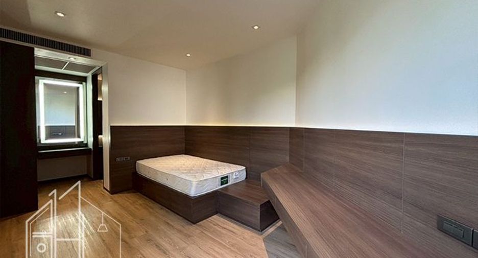 For rent 3 bedrooms apartment in Khlong Toei, Bangkok
