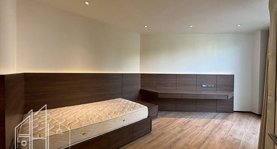 For rent 3 bedrooms apartment in Khlong Toei, Bangkok