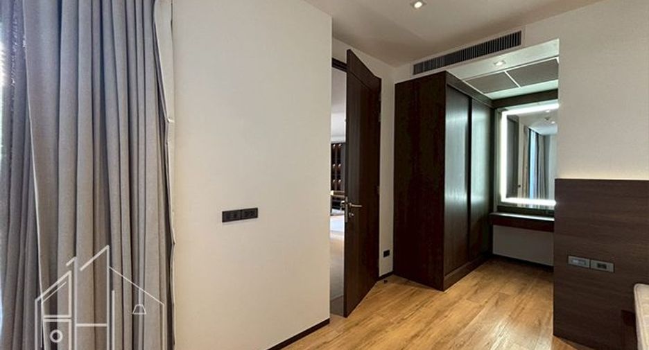 For rent 3 bedrooms apartment in Khlong Toei, Bangkok