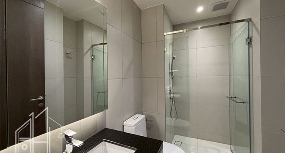 For rent 3 bedrooms apartment in Khlong Toei, Bangkok
