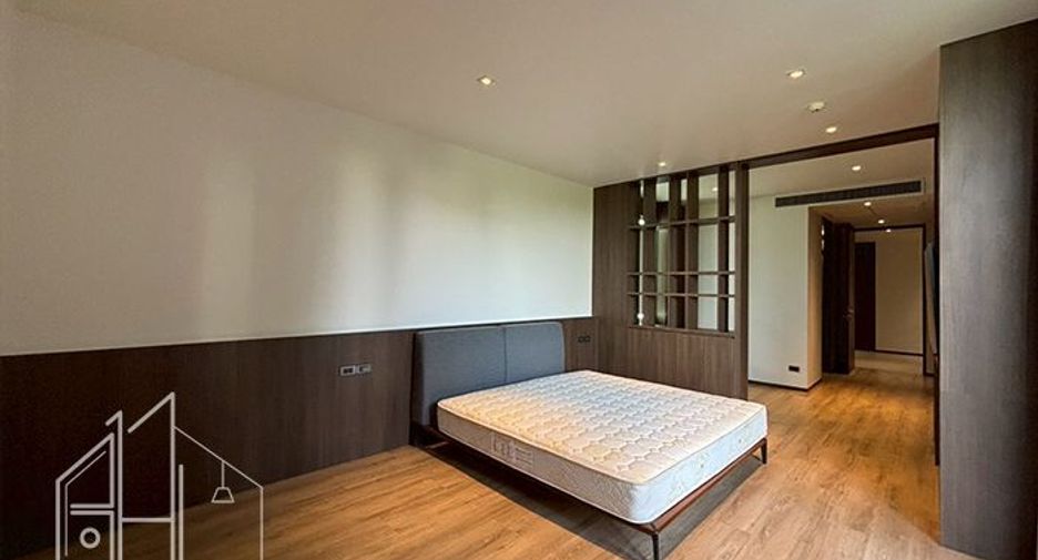 For rent 3 bedrooms apartment in Khlong Toei, Bangkok