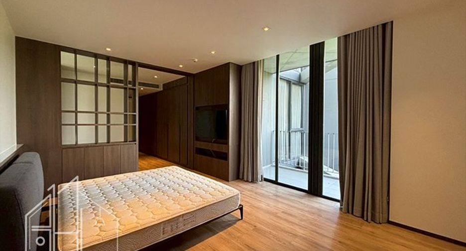 For rent 3 bedrooms apartment in Khlong Toei, Bangkok