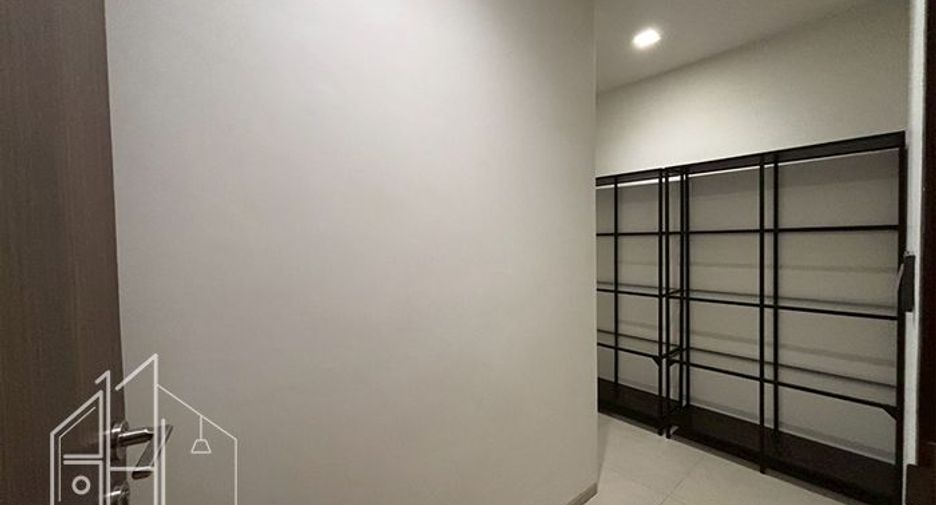 For rent 3 bedrooms apartment in Khlong Toei, Bangkok