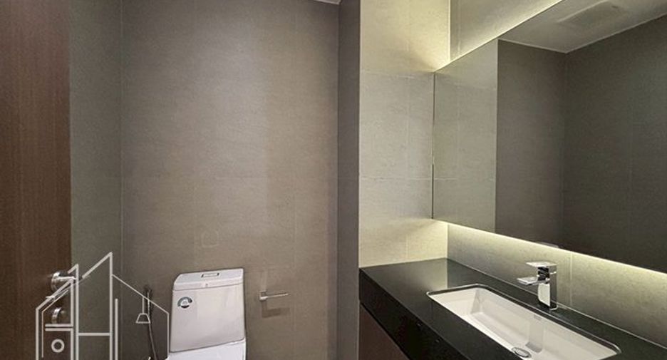 For rent 3 bedrooms apartment in Khlong Toei, Bangkok