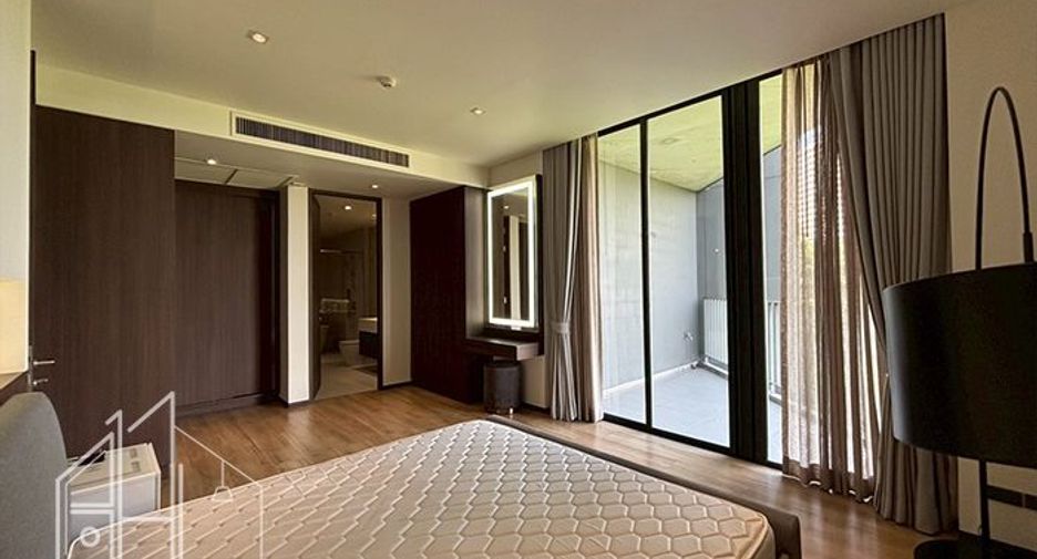For rent 3 bedrooms condo in Khlong Toei, Bangkok