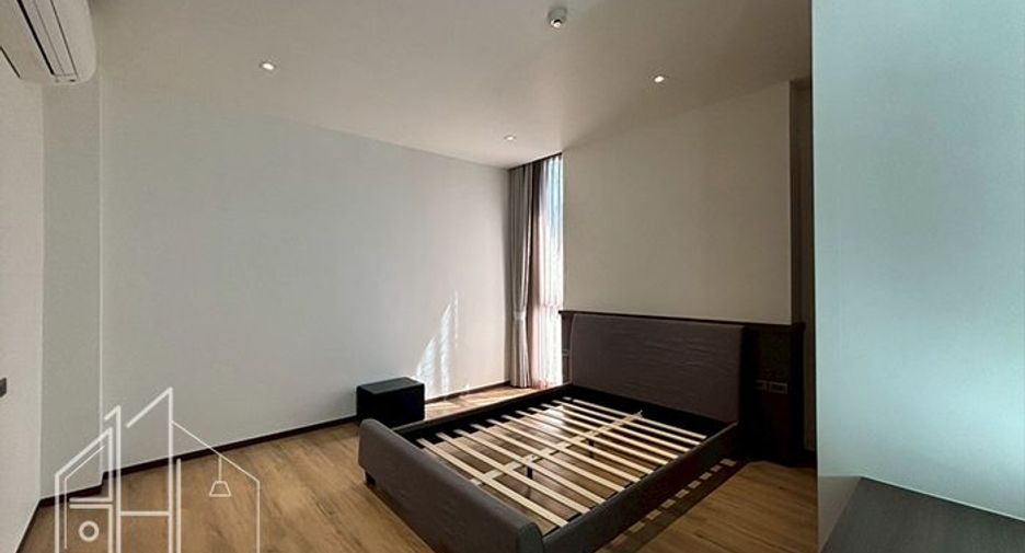 For rent 3 bedrooms condo in Khlong Toei, Bangkok