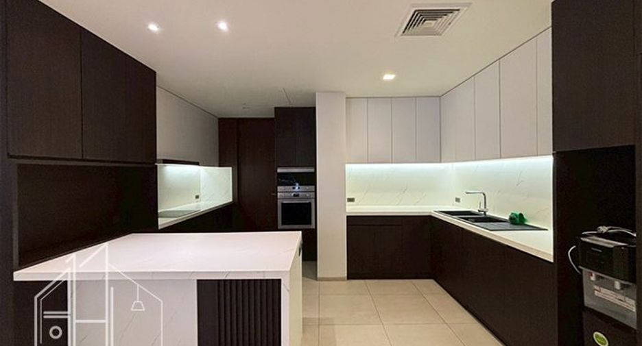 For rent 3 bedrooms condo in Khlong Toei, Bangkok