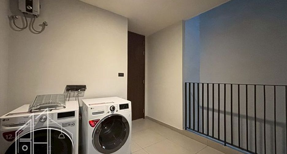 For rent 3 bedrooms condo in Khlong Toei, Bangkok