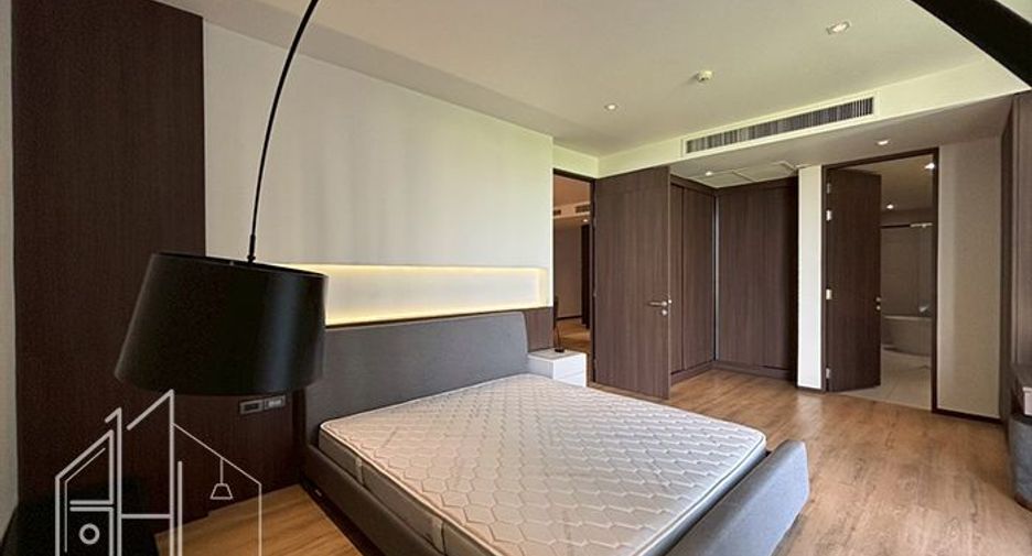 For rent 3 bedrooms condo in Khlong Toei, Bangkok